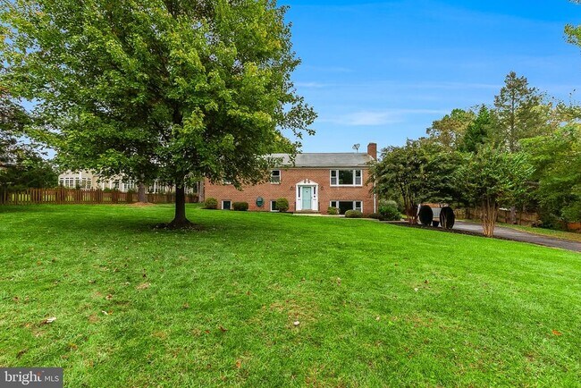 Building Photo - 43594 Hay Rd
