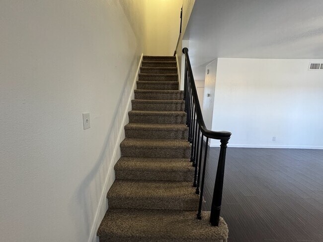 Building Photo - West Phoenix 3br townhome