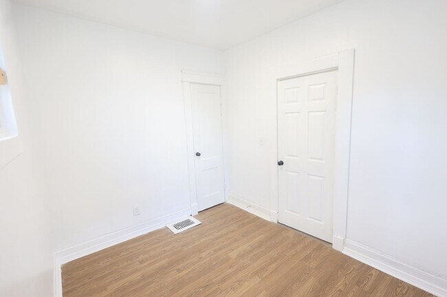 Building Photo - 2761 E 120th St