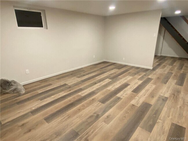 Building Photo - 18 Mountain Rd