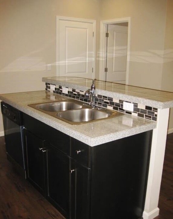 Building Photo - Spacious 3-Bedroom, 2.5-Bath Townhome in S...