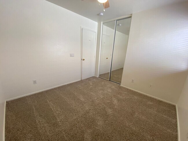 Building Photo - 3 Bed 2 Bath Corner Lot