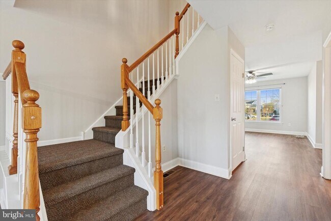 Building Photo - 270 Deer Run Ct