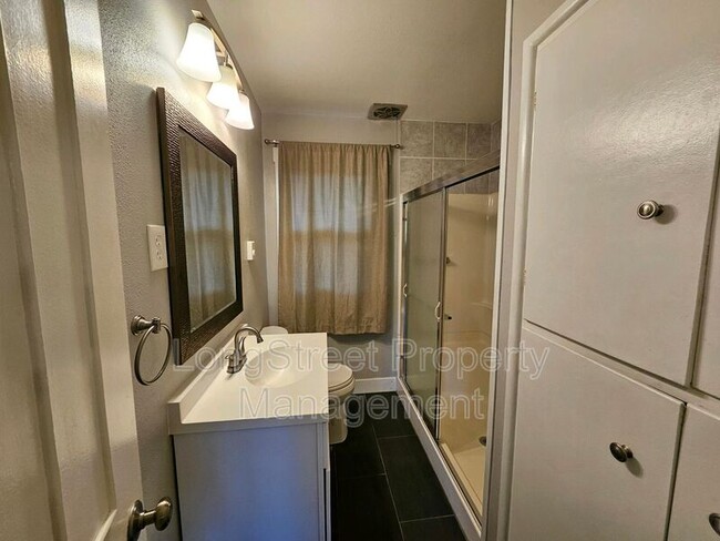 Building Photo - 11870 SW Park Way