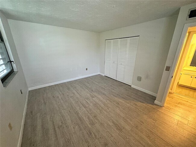 Building Photo - 283 Sherwood Dr
