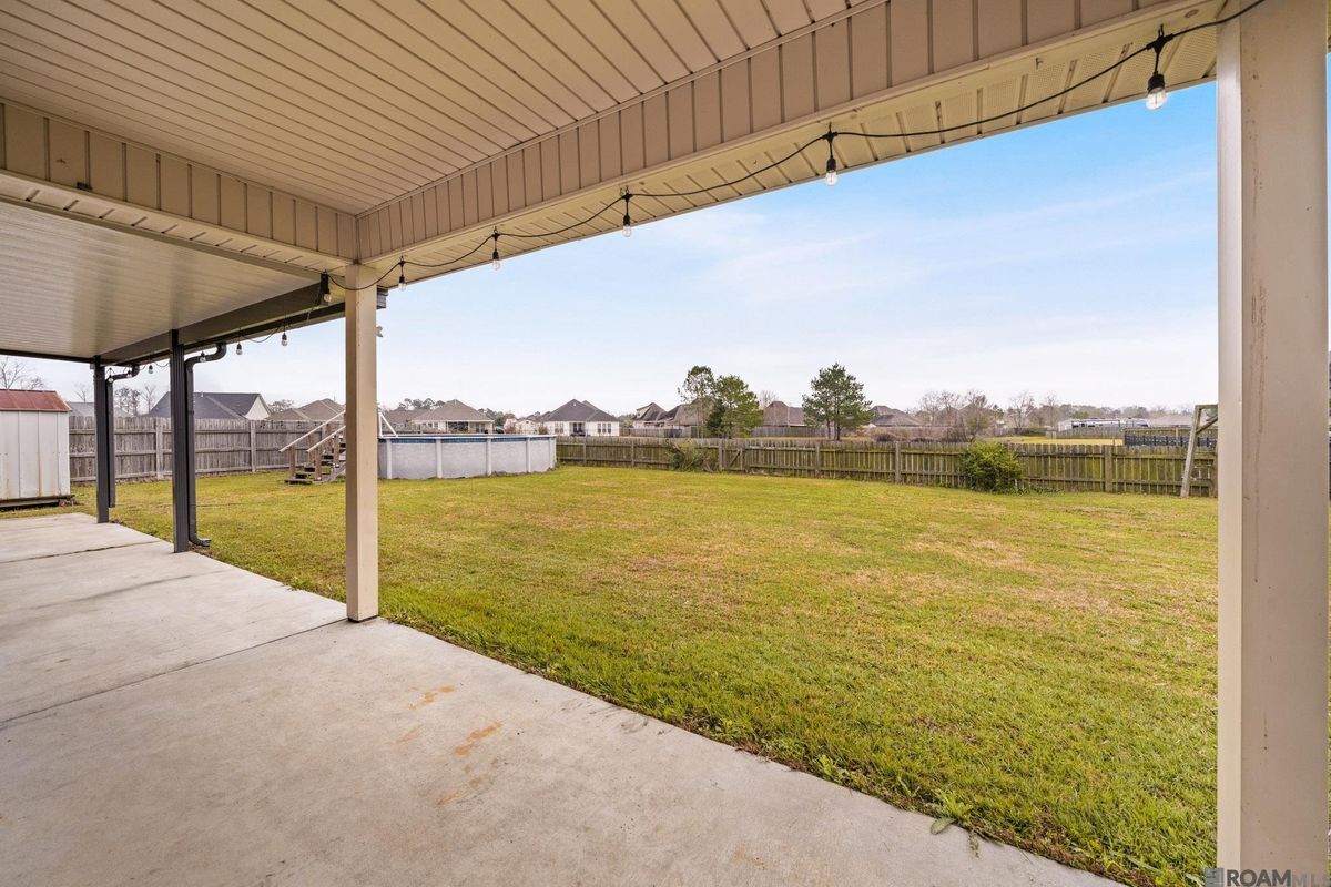 Building Photo - 13440 Larch Ct