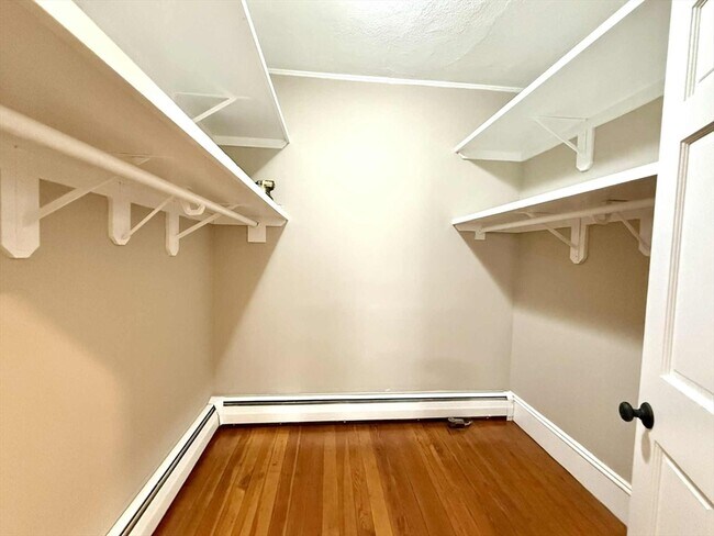 Building Photo - 19 Howell St