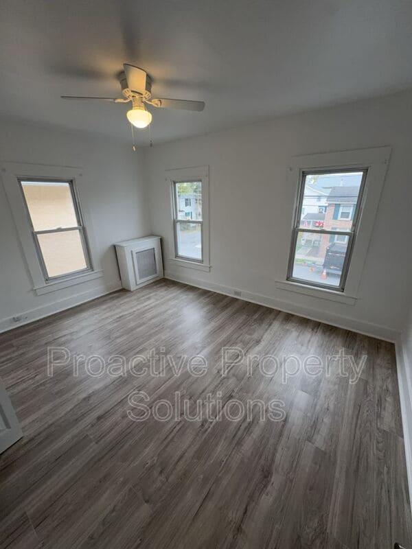 Building Photo - 718-720 Archbald St