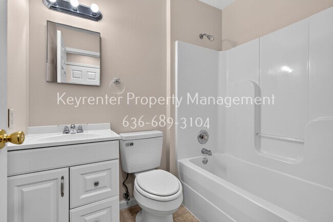 Building Photo - 357 Della Dr