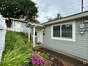 Building Photo - Tranquil 1 Bed, 1 Bath House!