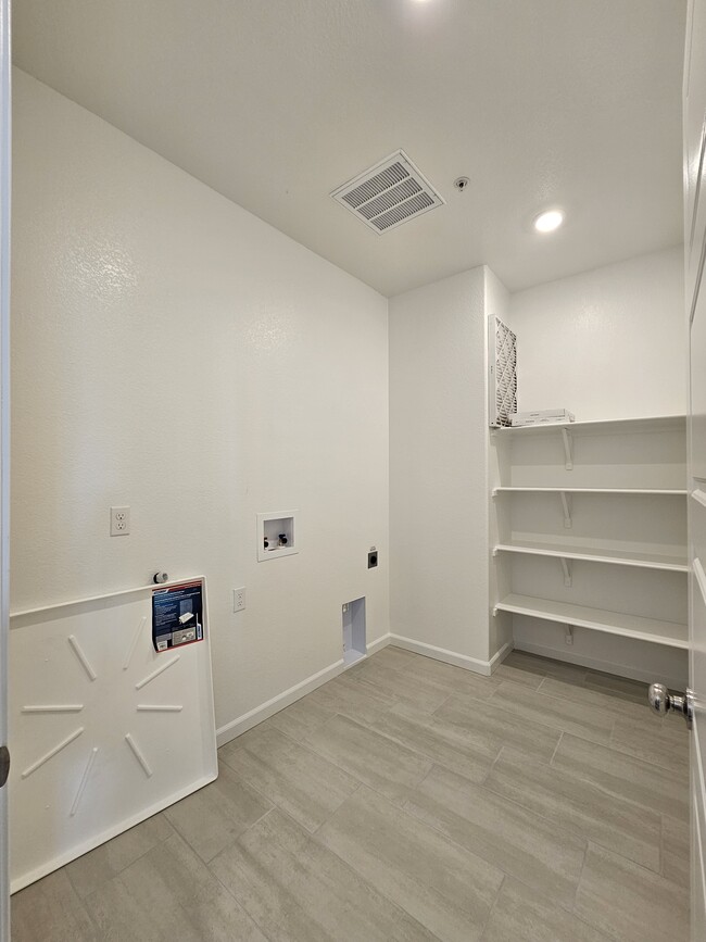 Building Photo - 7438 Chadbourne Wy