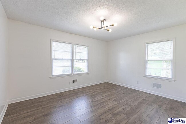 Building Photo - 2318 W Heron Dr