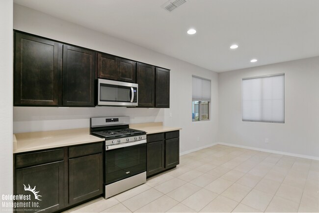 Building Photo - Modern 3Bdm 2Ba Litchfield Park Home with Stylish Upgrades!