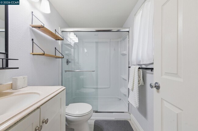 Building Photo - 102 Luna Grande Cir