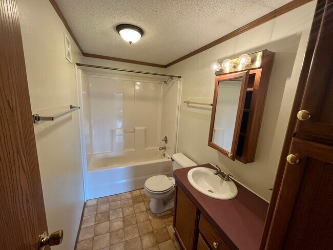 Building Photo - 425 Chapin Ln