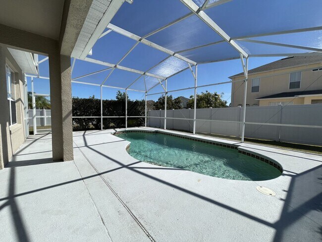Building Photo - Amazing Large 4/2 Pool Home in Orlando