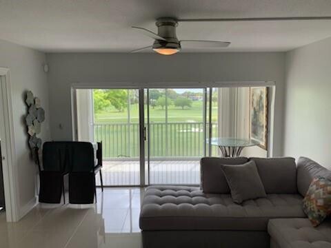 Building Photo - 2950 N Palm Aire Dr