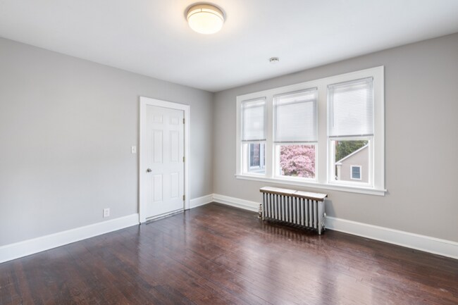 Building Photo - 106 Silver St