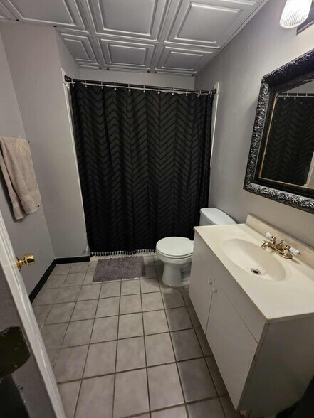 Building Photo - 1211 Fern Hollow Dr