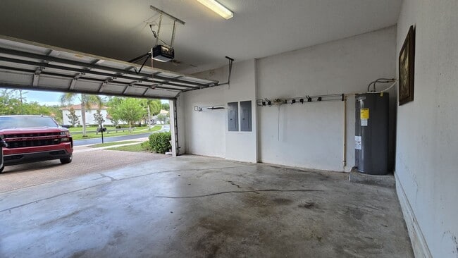 Building Photo - Bright + Spacious Home for Rent in West La...