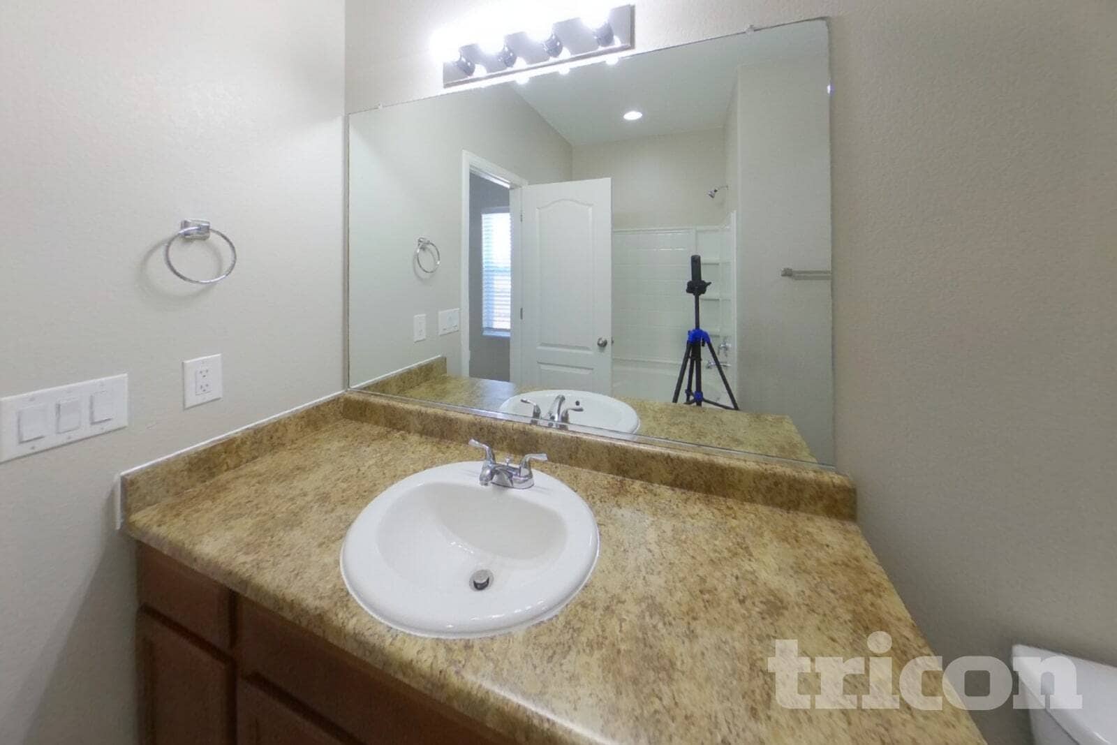 Building Photo - 6550 Phantom Way
