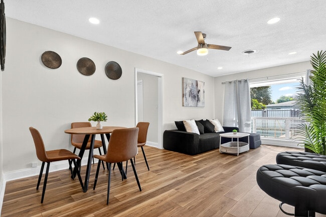 Building Photo - 1761 NE 55th St