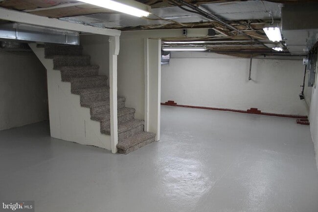 Building Photo - 204 Maple St