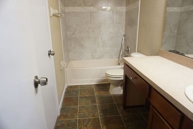 Building Photo - 3/2 townhome Near NAS Jax.