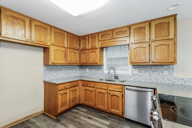 Building Photo - Spacious 3-Bedroom Home in Rex, GA