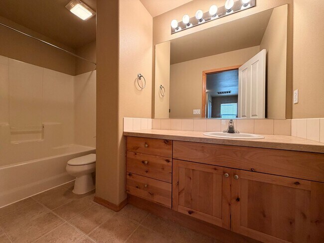 Building Photo - 2988 SW Indian Cir