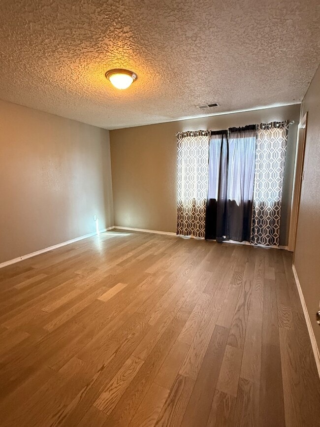 Building Photo - 2103 N Ensenada Cir SE