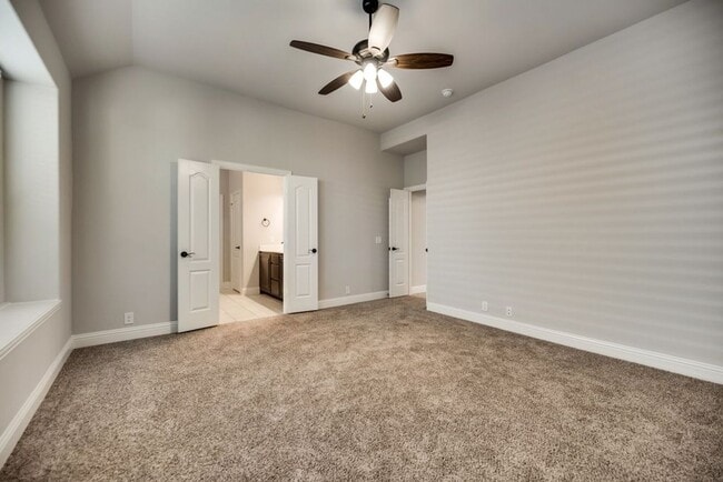 Building Photo - Checkout This 4 bed 2.5 bath 2827 sqft - Paloma Creek Beauty!!!