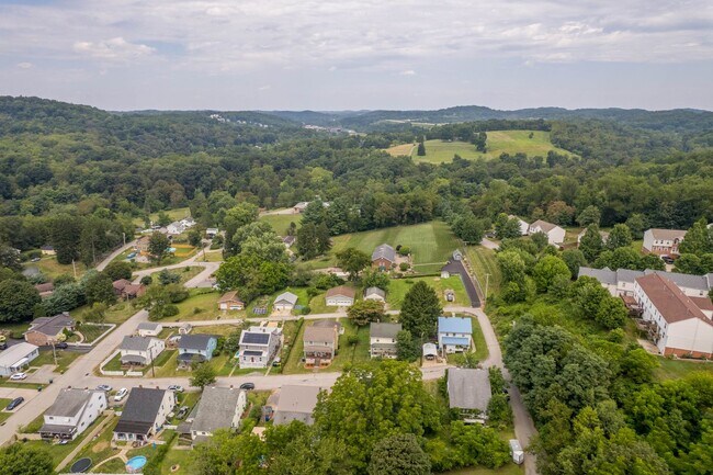 Building Photo - READY FOR MOVE IN! FULLY RENOVATED 2-BEDRO...