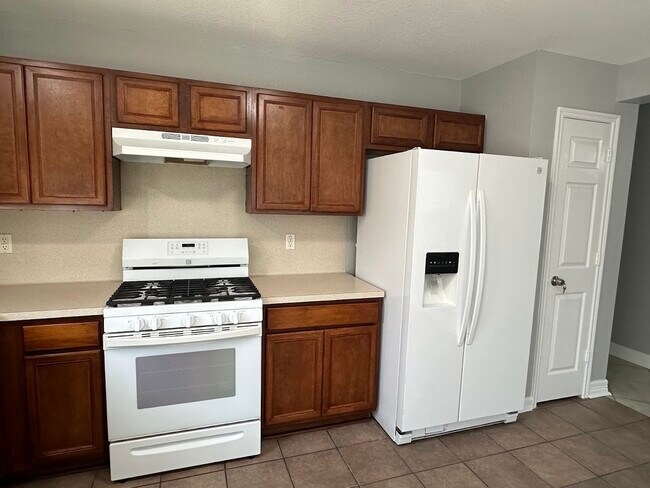 Building Photo - 15103 Possumwood Dr