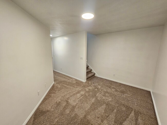 Building Photo - Spacious 3 Bd 2.5 Bath Townhouse in Bountiful