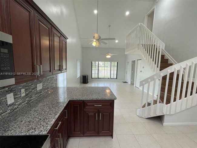 Building Photo - 2652 Riverside Dr