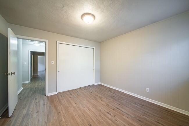Building Photo - Beautifully Updated Corner Lot Home!