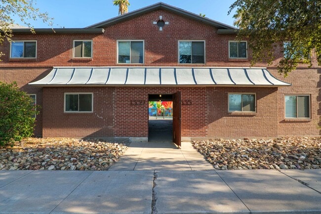 Building Photo - 1333 E Thomas Rd