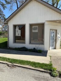 Building Photo - 1300 Victoria Ave