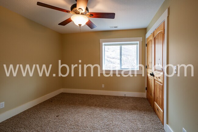 Building Photo - 105 Young Oak Rd