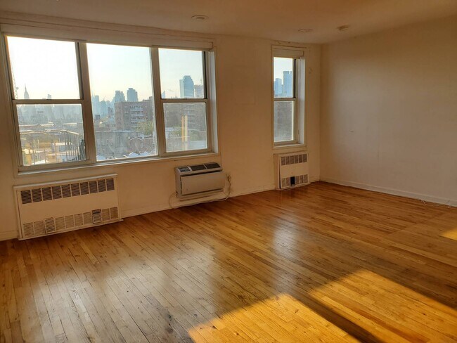Building Photo - 50-15-50-39 39th St