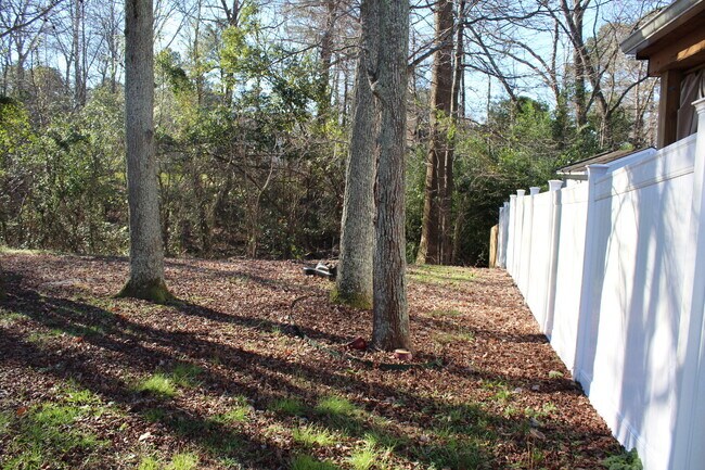 Building Photo - 4115 Bishops Pl