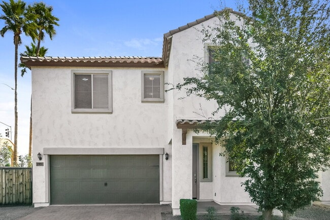 Building Photo - 1951 N 55th Pl