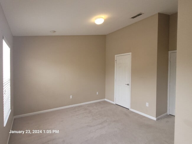 Building Photo - 2 bedroom, 2.5 bath townhouse