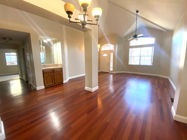 Building Photo - Pleasanton 3 Bd./2 Bath, Lots of Light, Top Rated Schools, Close to 580/680, Shopping & Restaurants