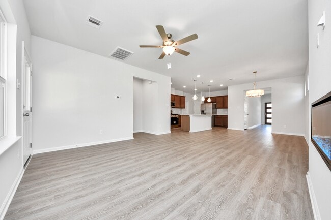 Building Photo - 15523 Foresail Ln