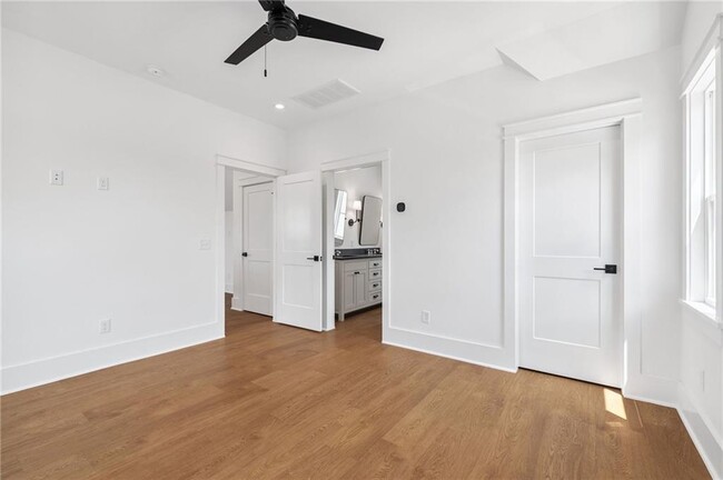 Building Photo - 267 E 11th St