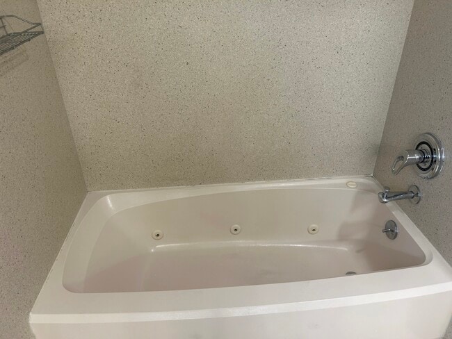 Building Photo - 1227 S Parkside Dr