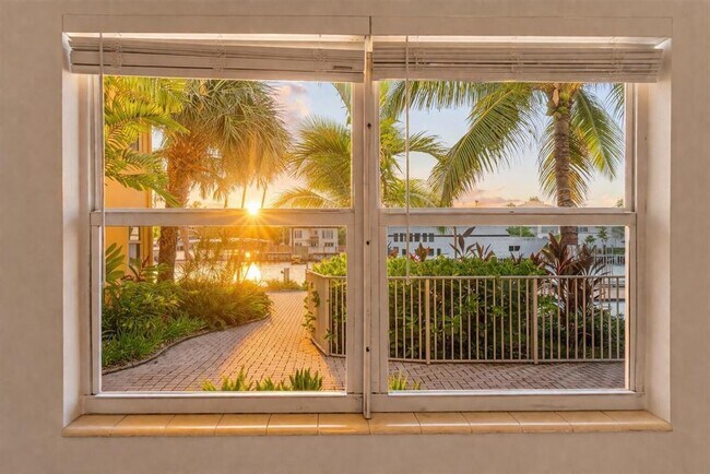 Building Photo - 815 Middle River Dr