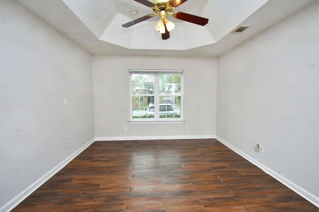 Building Photo - 3544 Mutimer Dr